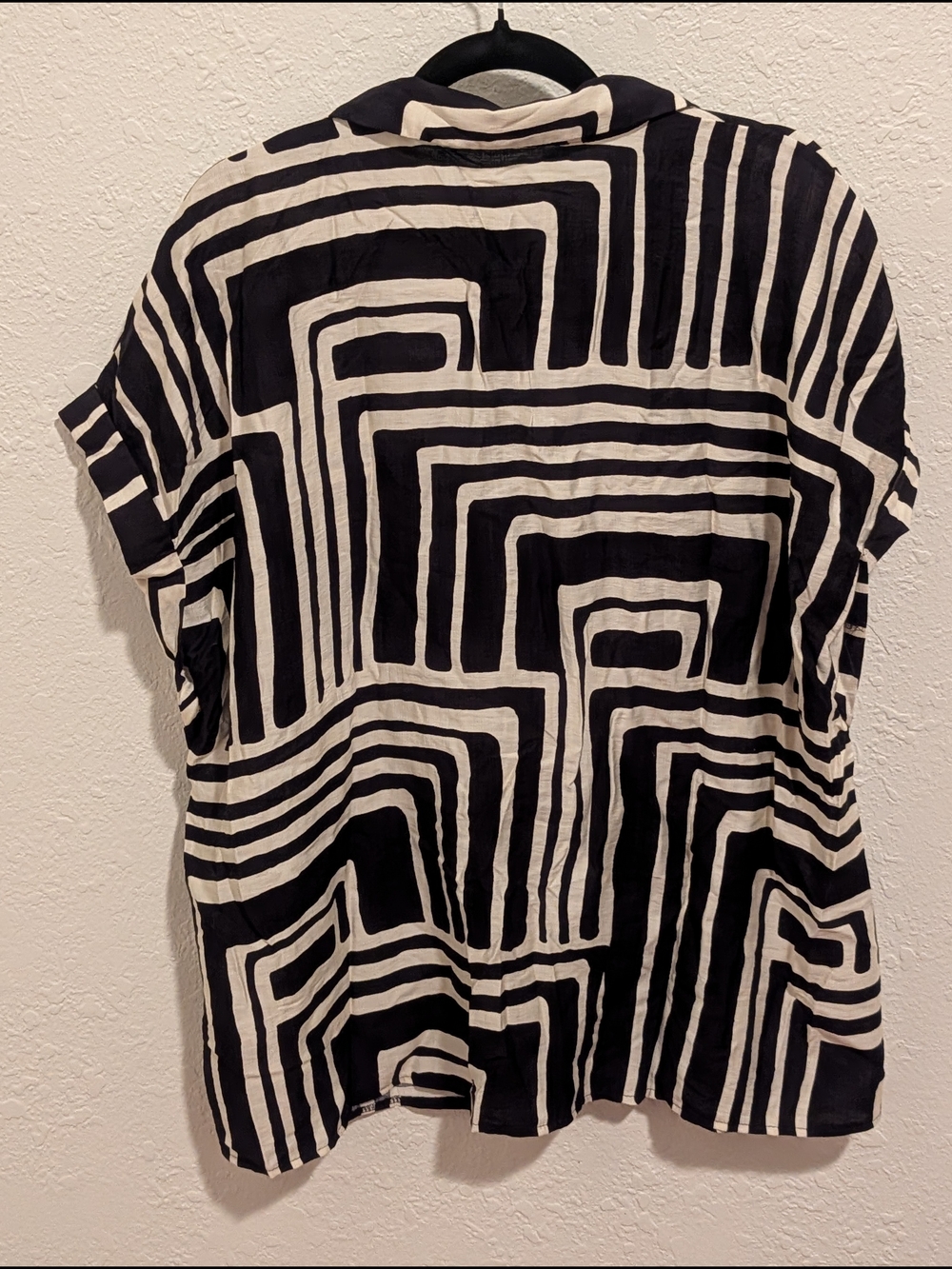 SHEIN Black and White Geometric Short Sleeve Blouse